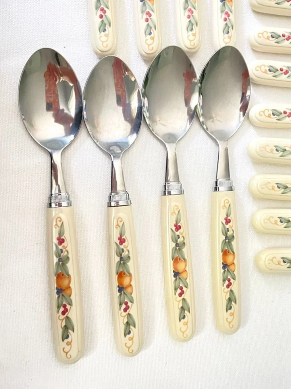Vintage 20 Piece Corelle Abundance Flatware Set